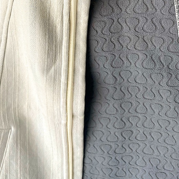 Lululemon WARM OUT SHELL - Picture 3 of 3